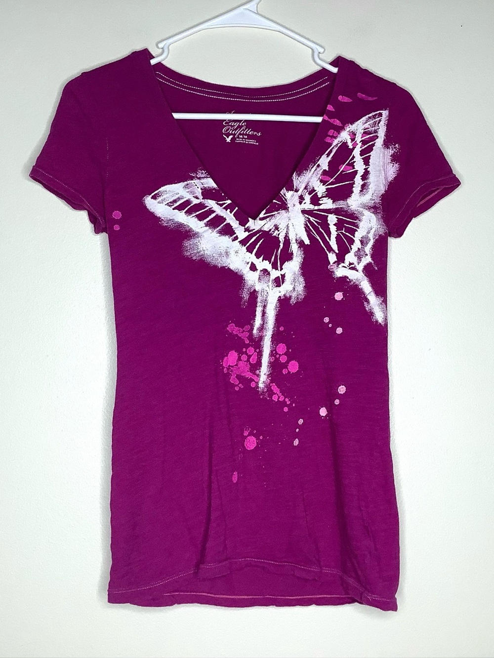 < Y2K American Eagle V-Neck Butterfly Graphic Short Sleeve Tee >